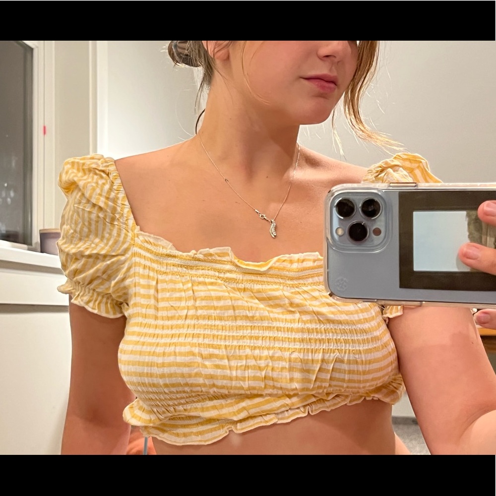Yellow puff sleeve crop top